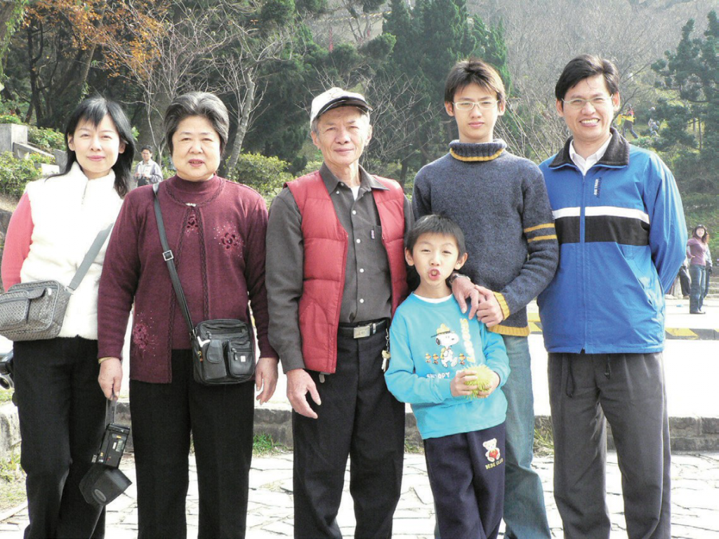 2010全能的主是我们的倚靠-树林教会黄煌义